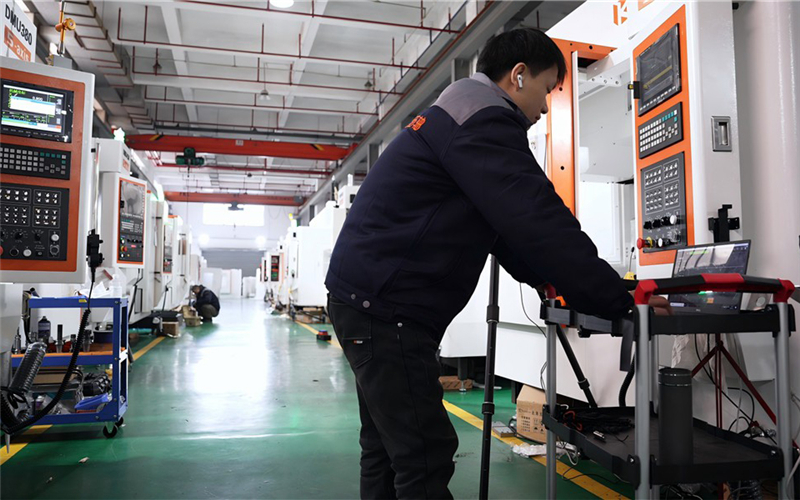 The application of five-axis linkage machining center in precision tool manufacturing